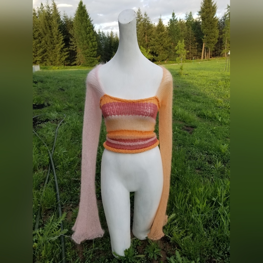 Long sleeved knitted top